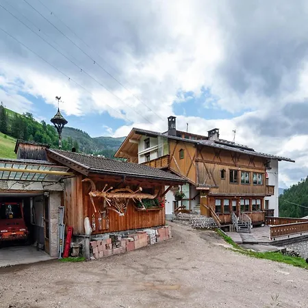 La Mirandola Rosso Livinallongo Del Col Di Lana