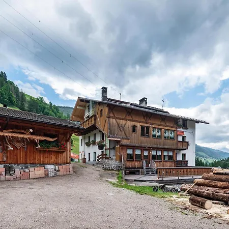 La Mirandola Rosso Apartmán *